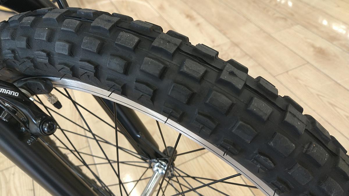 EZ/タイヤ：２０ｘ２．１２５（かなり太い）