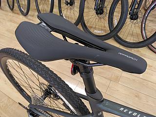 REVOLT 2/スポーツサドル