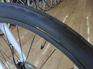 Escape R E+/タイヤ：７００X３８C（仏バルブ）