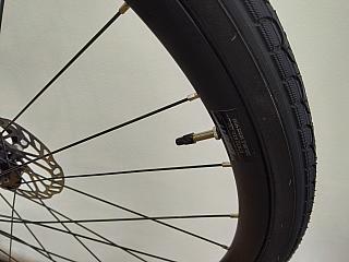 ESCAPE R DISC　２０２６年モデル/タイヤ：７００X３２C（フレンチバルブ）