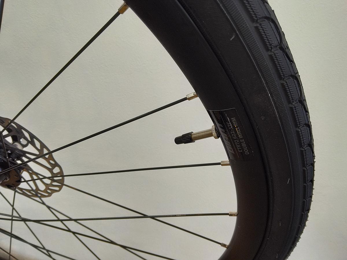 ESCAPE R DISC　２０２６年モデル/タイヤ：７００X３２C（フレンチバルブ）