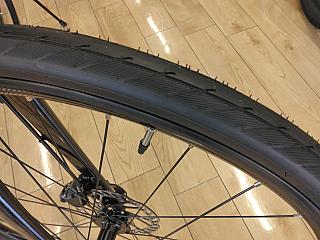 Escape　RX ２　Disc　２０２６年モデル/タイヤ：７００X３０C（フレンチバルブ）