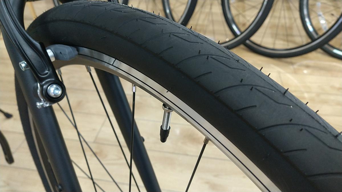 ESCAPE X3/タイヤ：７００X３８C（仏バルブ）